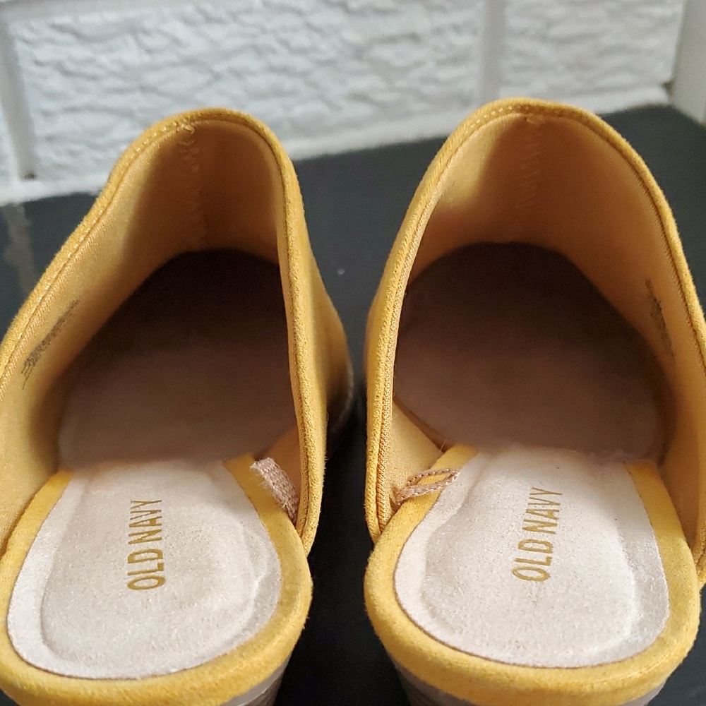 Old Navy Women's Mustard Yellow Mules Clogs Heels with Suede Like Sz 7 Western - Picture 6 of 11